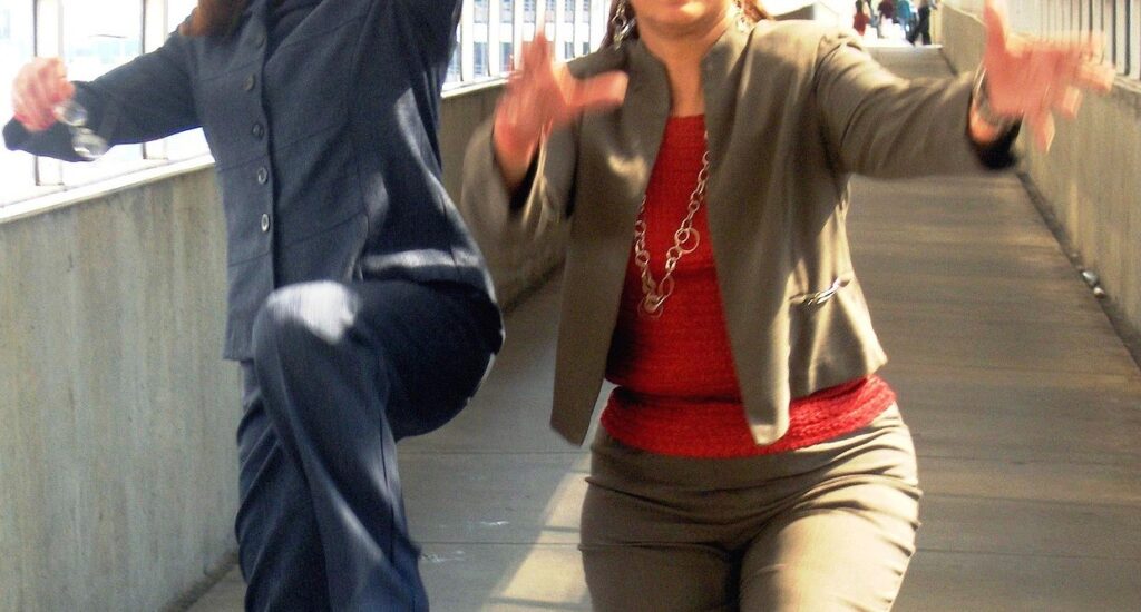 ジャケットを着た女性